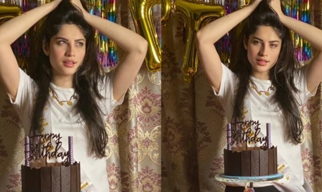 Neelam Muneer flaunts in her latest picture