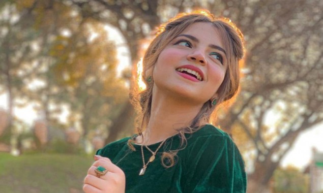 Pawri Girl Recites Atif Aslam’s Mustafa Jaan e Rehmat In Her Soulful Voice