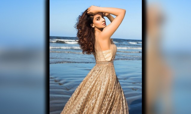 Saba Qamar Posts Her Smouldering Looks From Beach