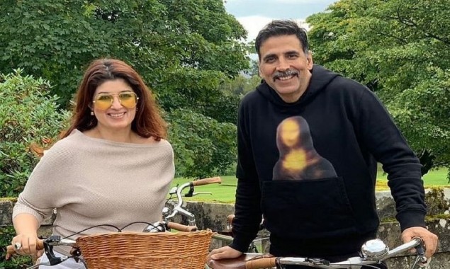 Akshay Kumar shares a beautiful selfie with Twinkle Khanna