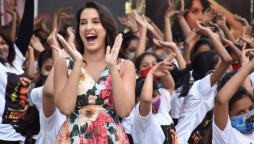 Nora Fatehi celebrates 1 Billion views on Dilbar song