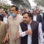 PML-N’s Captain (R) Safdar escapes egg strike outside Peshawar High Court