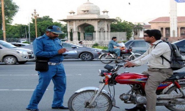 Traffic police issue 23,875 challans over violation of SOPs in Lahore