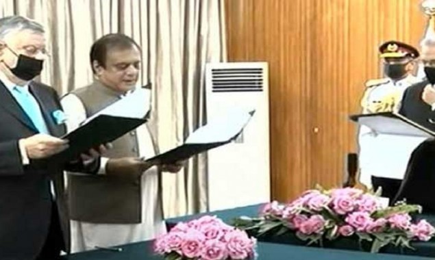 Cabinet reshuffle: Shibli Faraz and Shaukat Tarin take oath