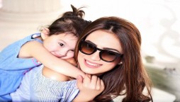 Pictures of model Alyzeh Gabol with her daughter go viral