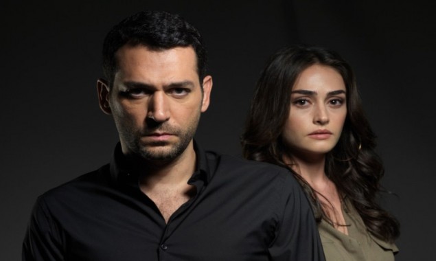 Esra Bilgic looks stunning with her co-star Murat Yıldırım