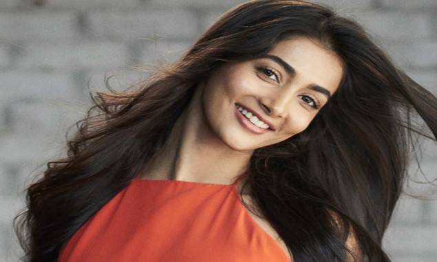 Pooja Hegde shares a happy picture of herself
