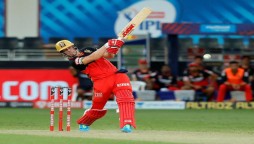 IPL: AB De Villiers Plays In RCB Defeating DC And Reaching The Top