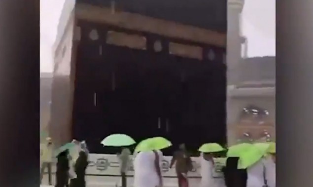 Saudi Arabia: Heavy rain flooded roads around Haram Sharif