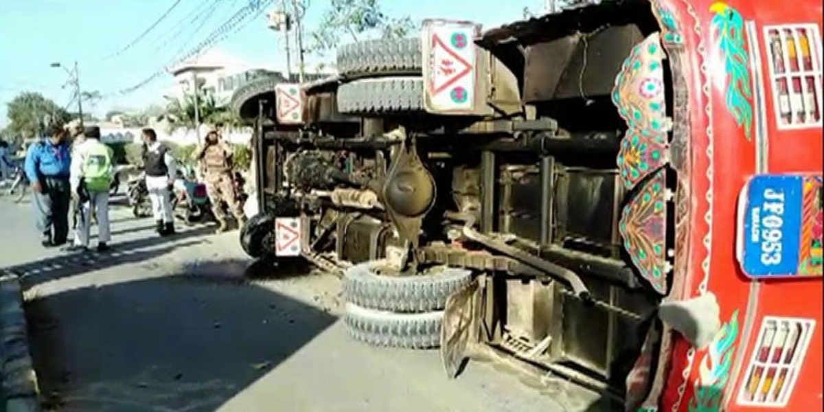 Larkana: Eight People Killed As Bus Rams Tractor-Trolley