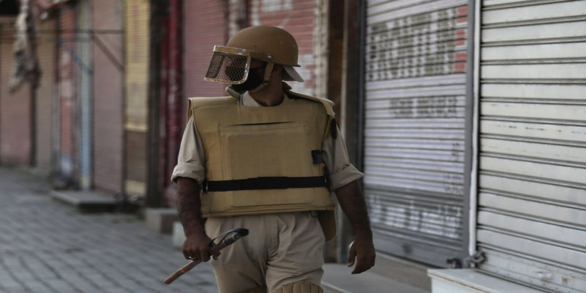 “This is our Kashmir” Female Police Officer Held For Chanting Slogan In IoK