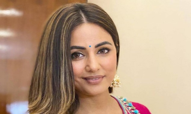 What changes did Hina Khan make to her Instagram bio?