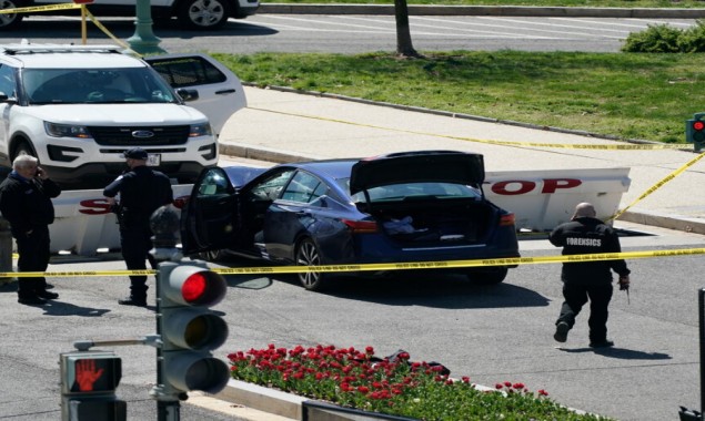 US: 1 Police Officer Dead, 1 Injured After Car Rammed Into Capitol Hill Barricades
