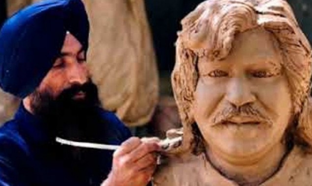 Indian Artist Makes Statue Of Late Pakistani Singer Shaukat Ali