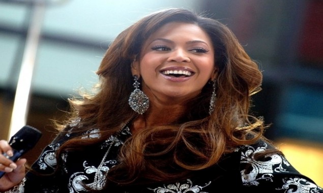 Beyonce Fans Over The Moon As She Meets With Selena In Netflix Series