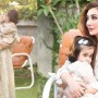 Former Actress Aisha Khan, Mahnoor Serve Major Mother-Daughter Goals