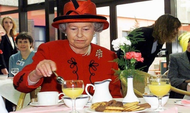 Queen’s dining ‘no hands’ table rule