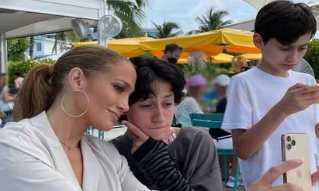 How Jennifer Lopez Celebrate Mothers Day?