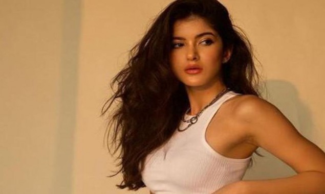 Shanaya Kapoor listen to cousin Arjun Kapoor’s film song “On loop” 