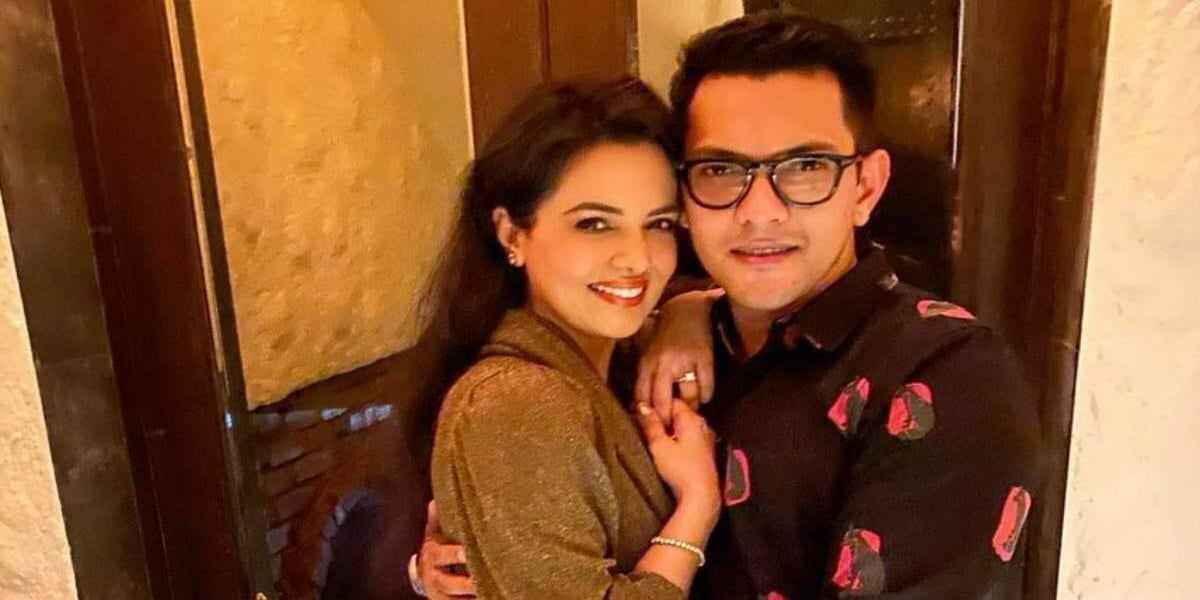 Aditya Narayan and his wife