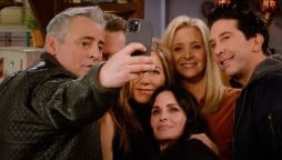 Jennifer Aniston got emotional after returning on 'Friends' set after 17 years