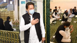 PM Imran Pays Respects At Roza-e-Rasool