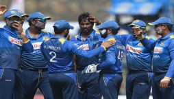 All  Sri Lankan cricket team have refused to sign a new central contract