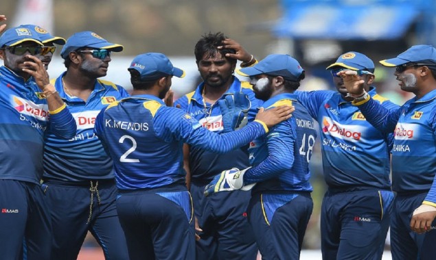 All  Sri Lankan cricket team have refused to sign a new central contract
