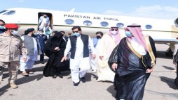 PM Imran Arrives Medina Barefoot, Photo Goes viral On Social Media