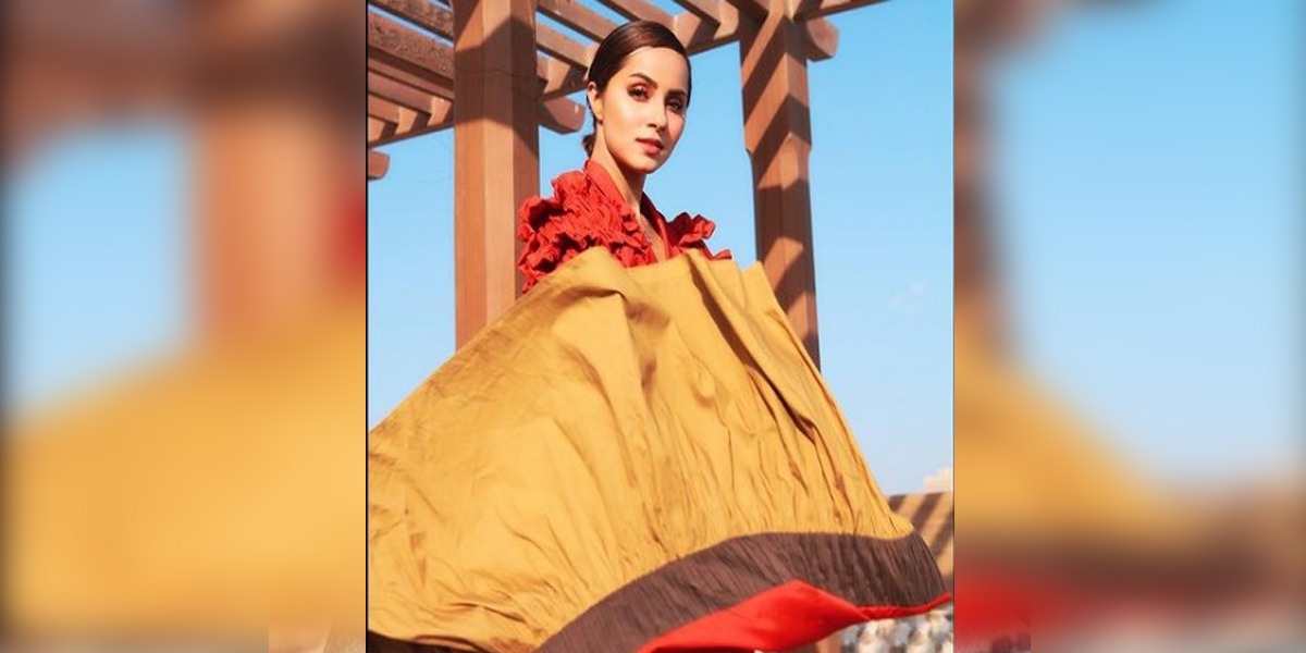 Nimra Khan Brings Back Old Glamour In A Vintage Puff-Sleeve Dress