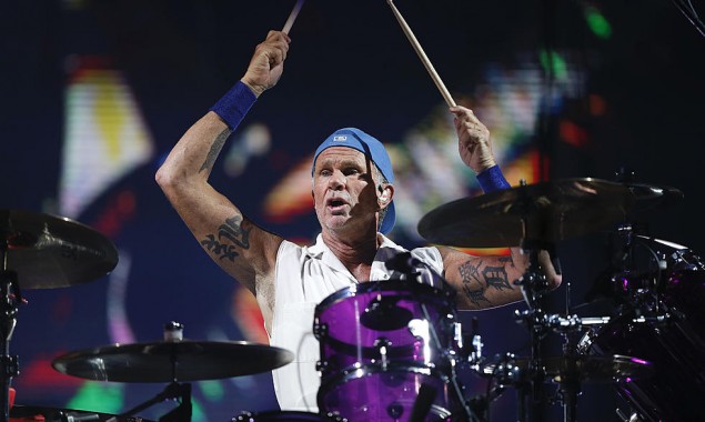 Here are 9 artists who sold their music catalogue for millions! From Red Hot Chili Peppers to Shakira