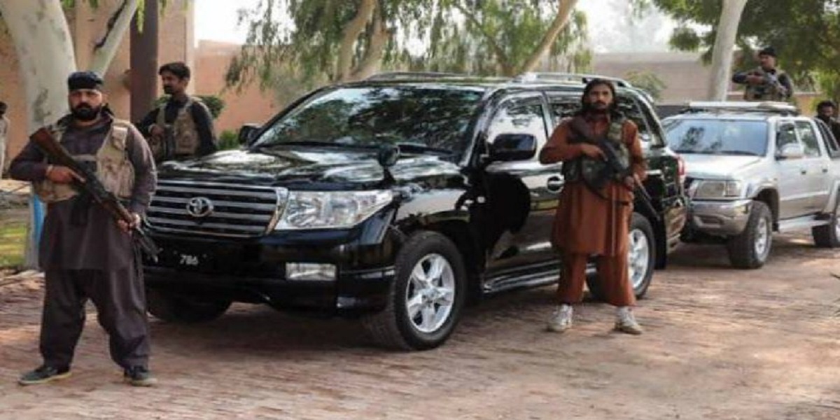 Karachi: security guard opens fire on man and woman