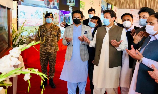 PM Imran Arrives in Lahore, performs groundbreaking of housing project at Raiwind