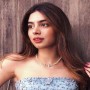 Whose picture does Khushi Kapoor have as her mobile wallpaper?