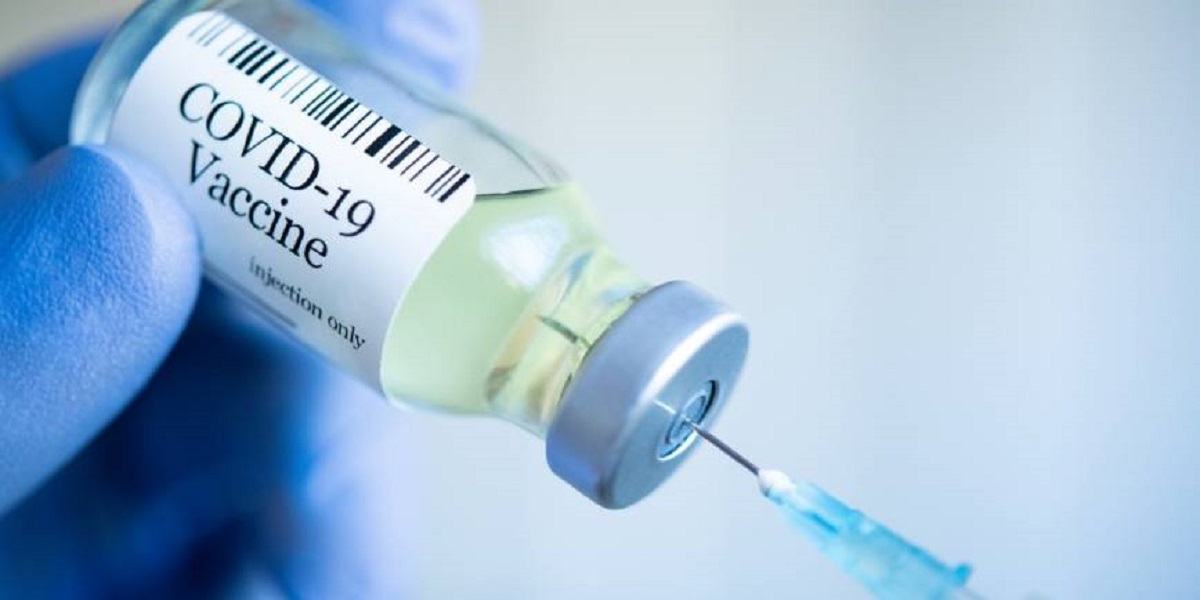 Why are unvaccinated people still at risk of contracting COVID-19?