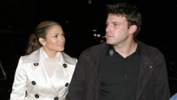 Jennifer Lopez, Ben Affleck officially confirms their romance