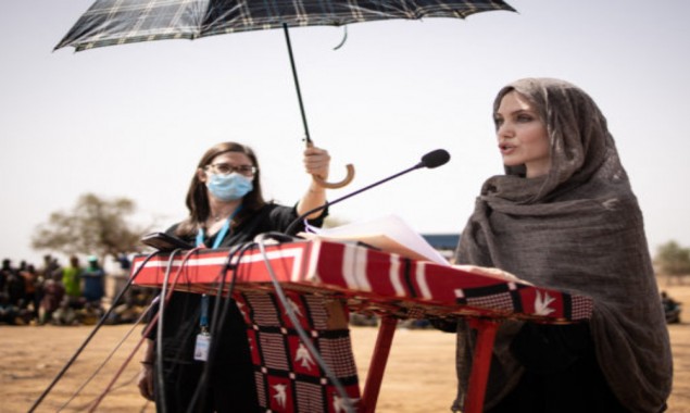 Angelina Jolie visits refugee camp in Burkina Faso