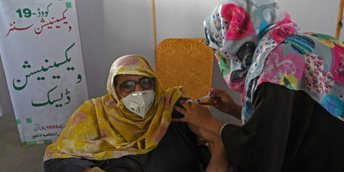 Pakistan Sees Low Positivity Rate, Vaccination Situation 'Improves From Today'