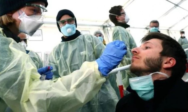 Worldwide contagious Coronavirus outbreak toll at 1000 GMT Monday