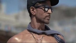 Hrithik Roshan flaunts carved abs in his latest video