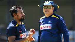 Sri Lankan cricketers have lost confidence in coach Mickey Arthur