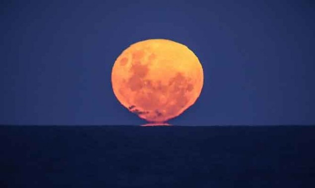 The ‘strawberry moon’, will be visible in Karachi tonight