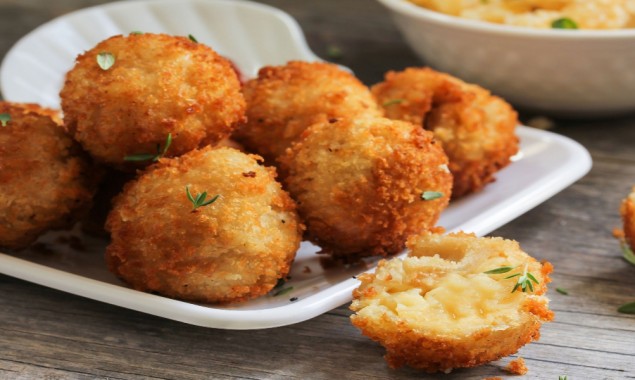 Make These Scrumptious, Incredibly Delicious Cheese Balls At Home