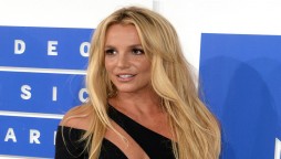 Britney Spears left embarrassed by paparazzi