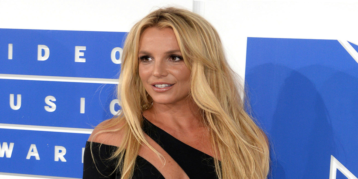 Britney Spears left embarrassed by paparazzi