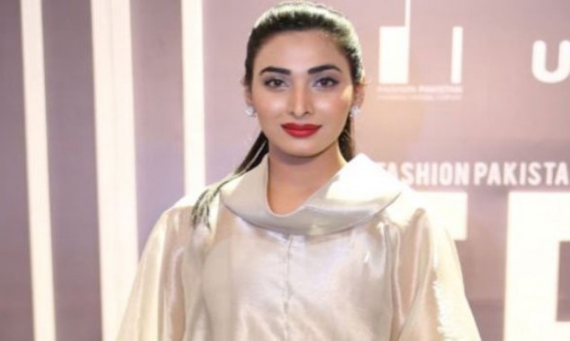 Eshal Fayyaz adorns in her stylish and trendy dressing