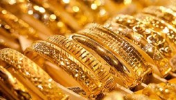 Desperate Indians sell family gold to survive Covid cash crunch