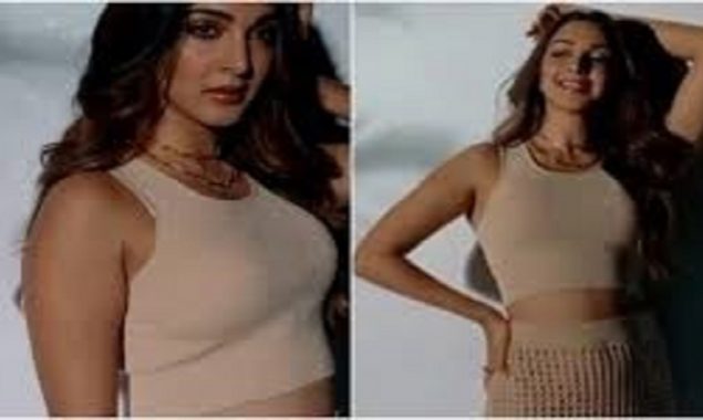 Kiara Advani flaunts