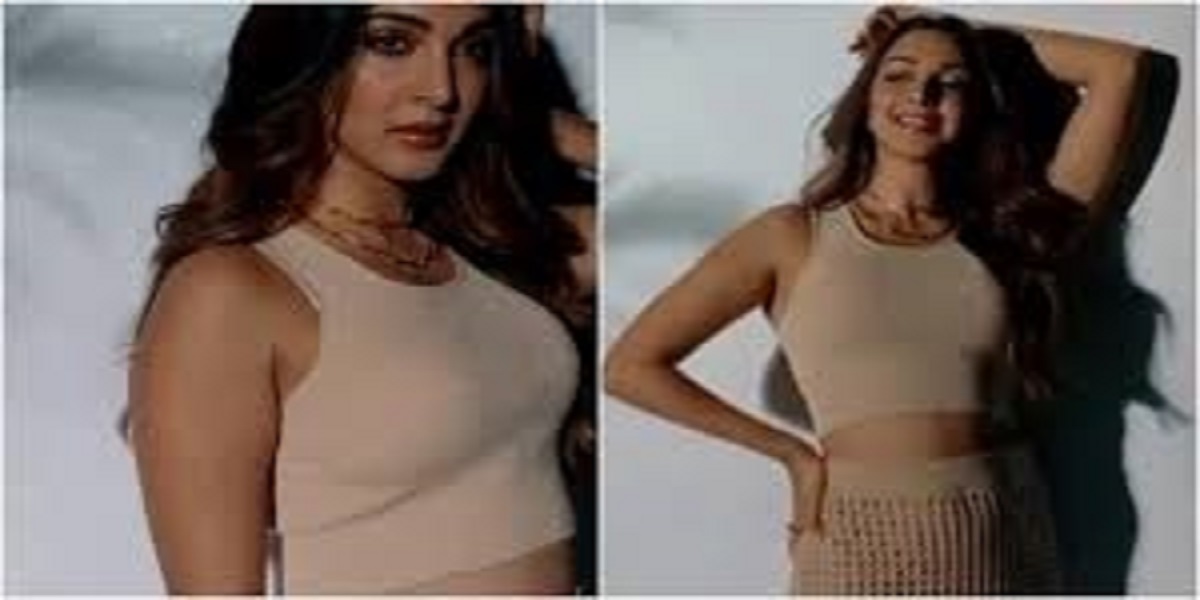 Kiara Advani flaunts