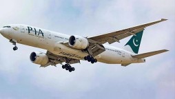 Pakistan bans unvaccinated people from domestic air travel